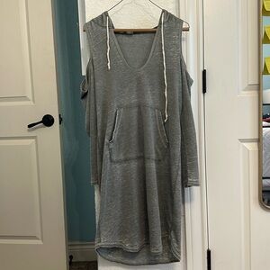 Army green cold shoulder hooded dress
Brand- Venus
Size- medium